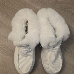 Women's White Fur-Lined Shoes